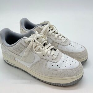 Nike women’s Sneakers - White and Gray